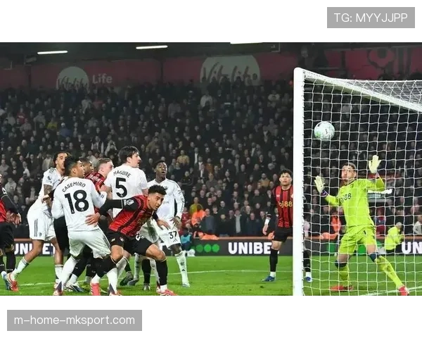 特吕费尔防守动作引争议 伯恩茅斯后卫禁区处理球需谨慎